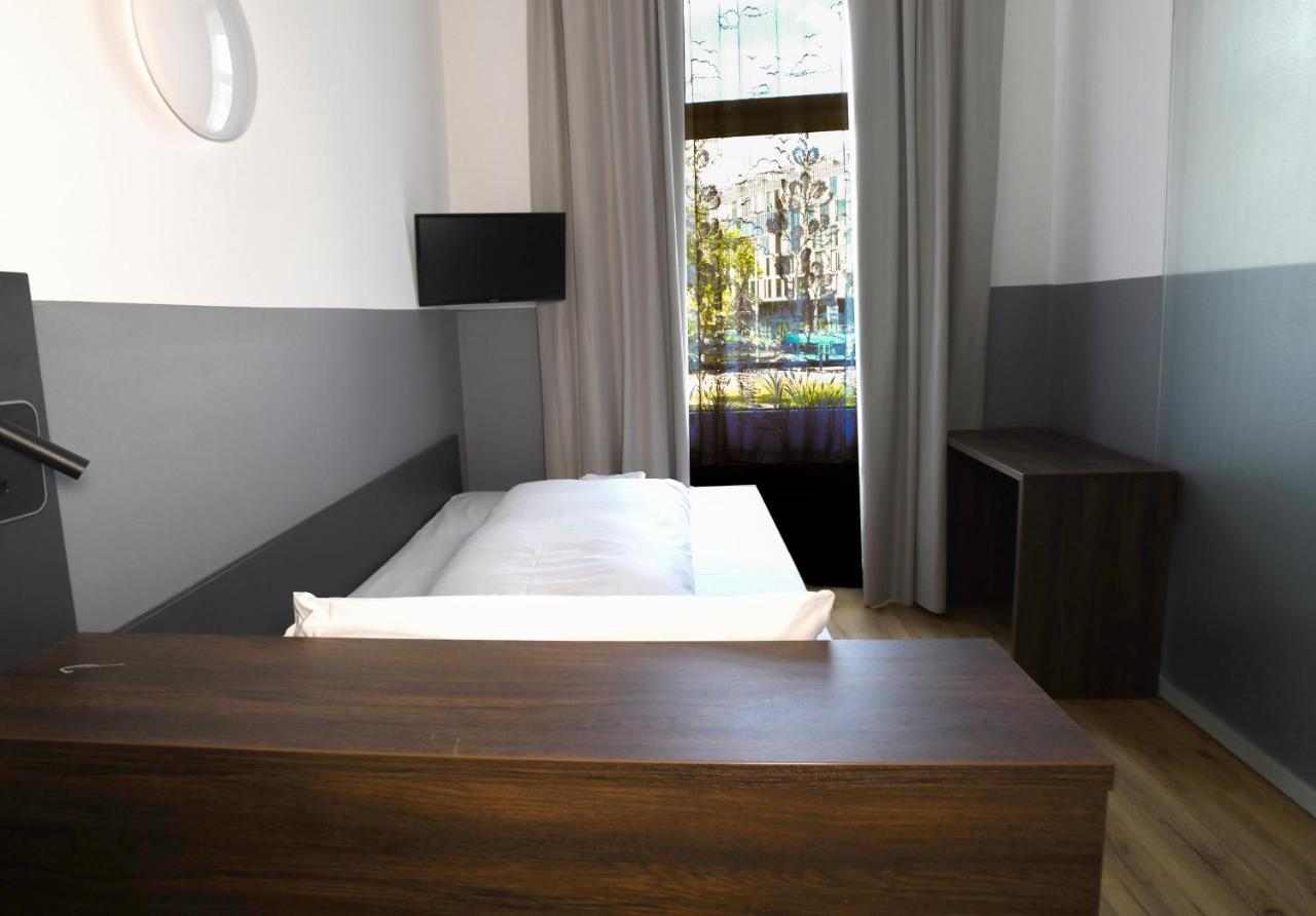 Hotel Apadana Frankfurt Frankfurt am Main Exterior photo